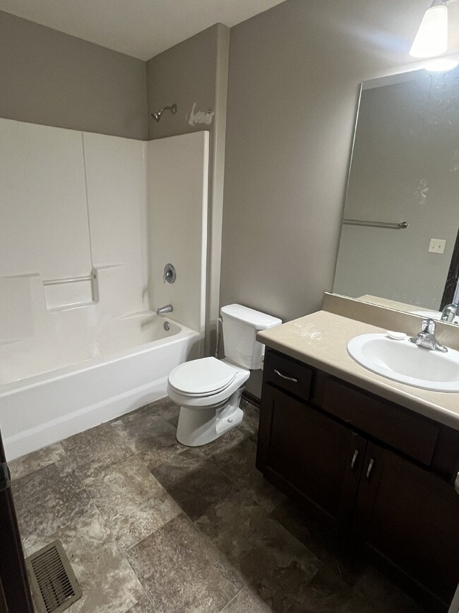 Building Photo - Newer 3-Bed Townhome in NW Columbus, attached double car garage and private back yard!