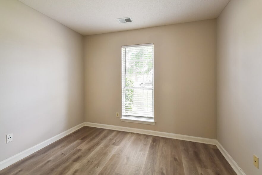 Building Photo - 4088 Carroll Dr