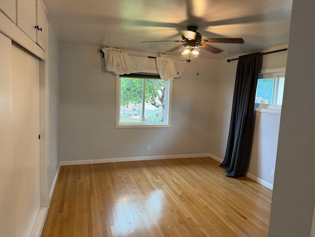 Building Photo - 409 N Park Ave