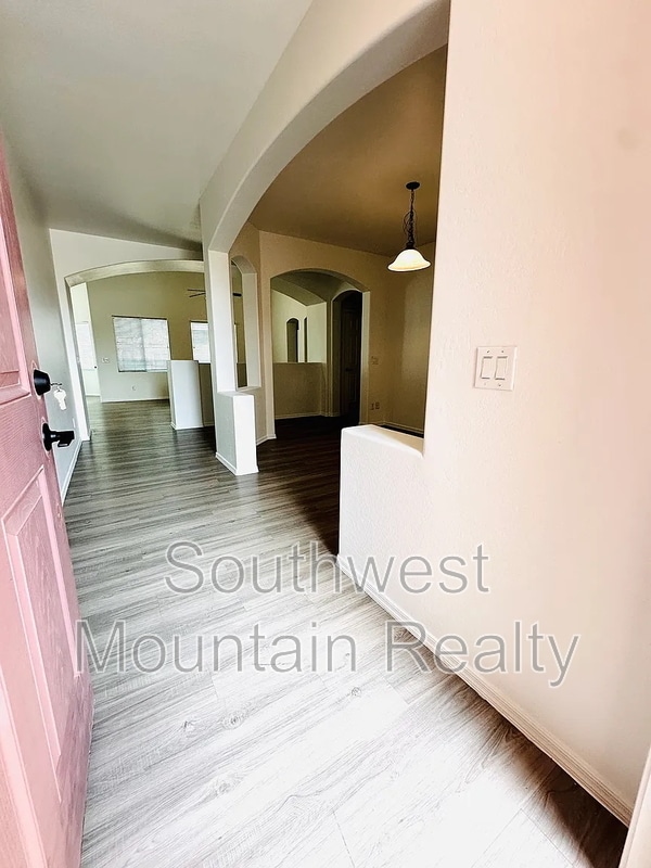 Building Photo - 2070 E Indigo Dr