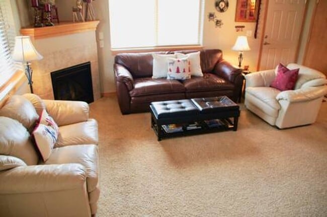 Building Photo - Long Term or Seasonal: Warm inviting condo for your family in the Colorado Rocky Mountains with a...