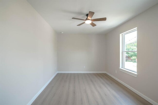 Building Photo - 6322 Sayers St