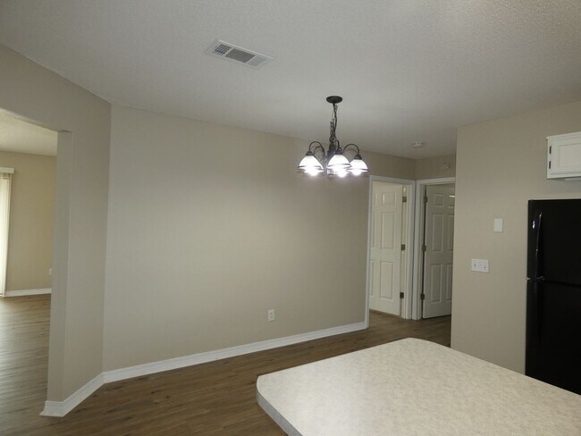 Building Photo - Spacious 3-Bedroom Home - Half Acre Lot