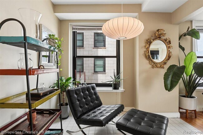 Building Photo - 15 E Kirby St