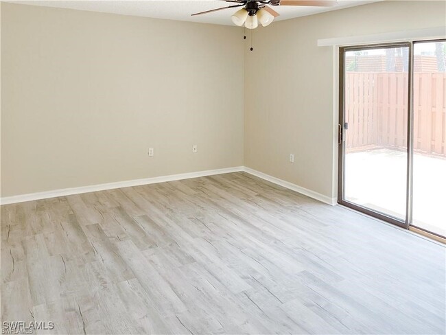 Building Photo - 5230 Cedarbend Dr
