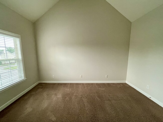 Building Photo - 1047 McKenna Dr