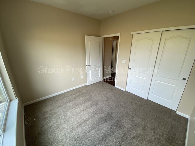 Building Photo - 4645 Hahns Peak Dr