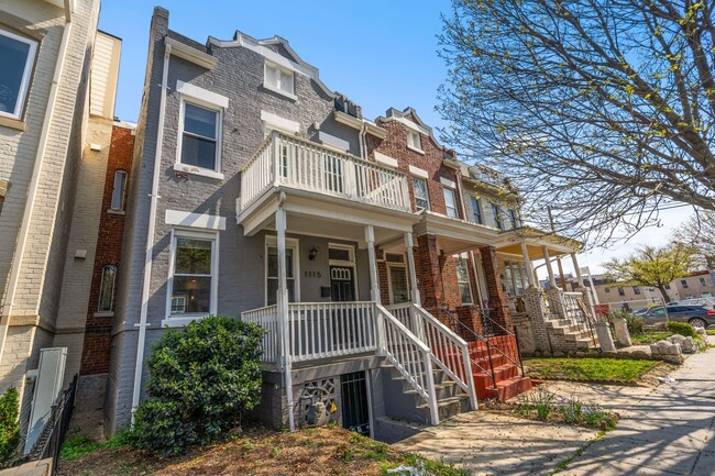 Building Photo - Recently Renovated Row House - H St Corrid...