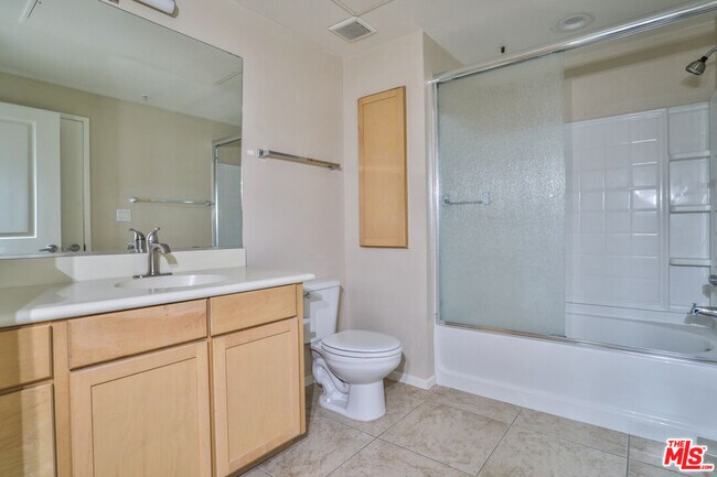 Building Photo - 6400 Crescent Park E