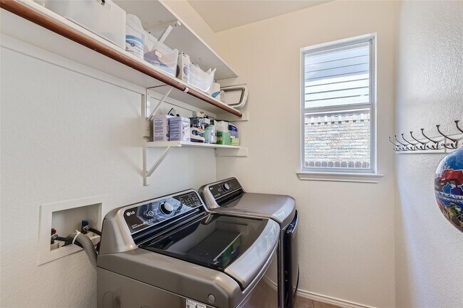 Building Photo - 5128 Bluestar Dr