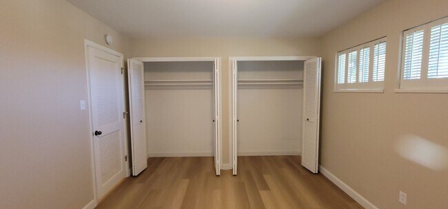 Building Photo - Beautiful 2 Bedroom / 2 Bath Bungalow Next to Hidden Valley Golf Club with Large Private Patio, N...