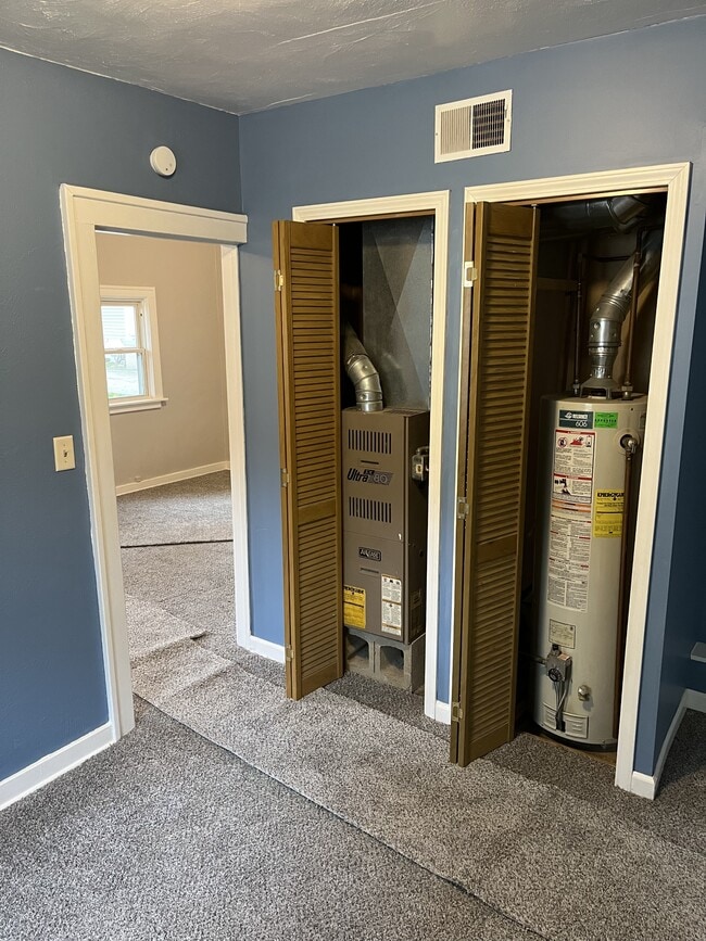 Building Photo - 1329 N Jenison Ave