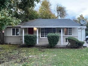 Building Photo - 3033 W Sonoma Ave