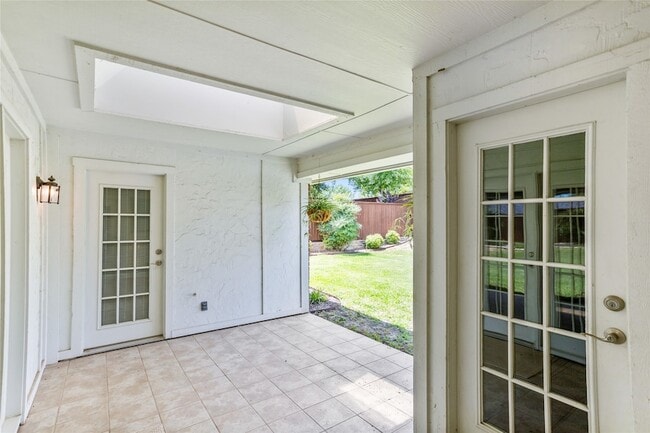 Building Photo - 2942 Woodland Hills Dr