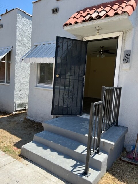 single level home - 214 W 57th St