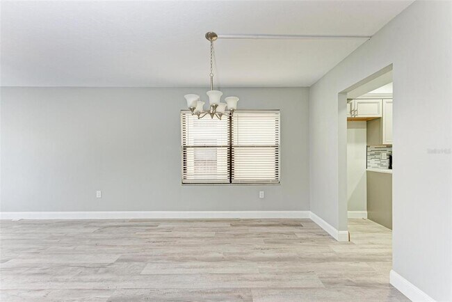 Building Photo - 515 30th Ave W