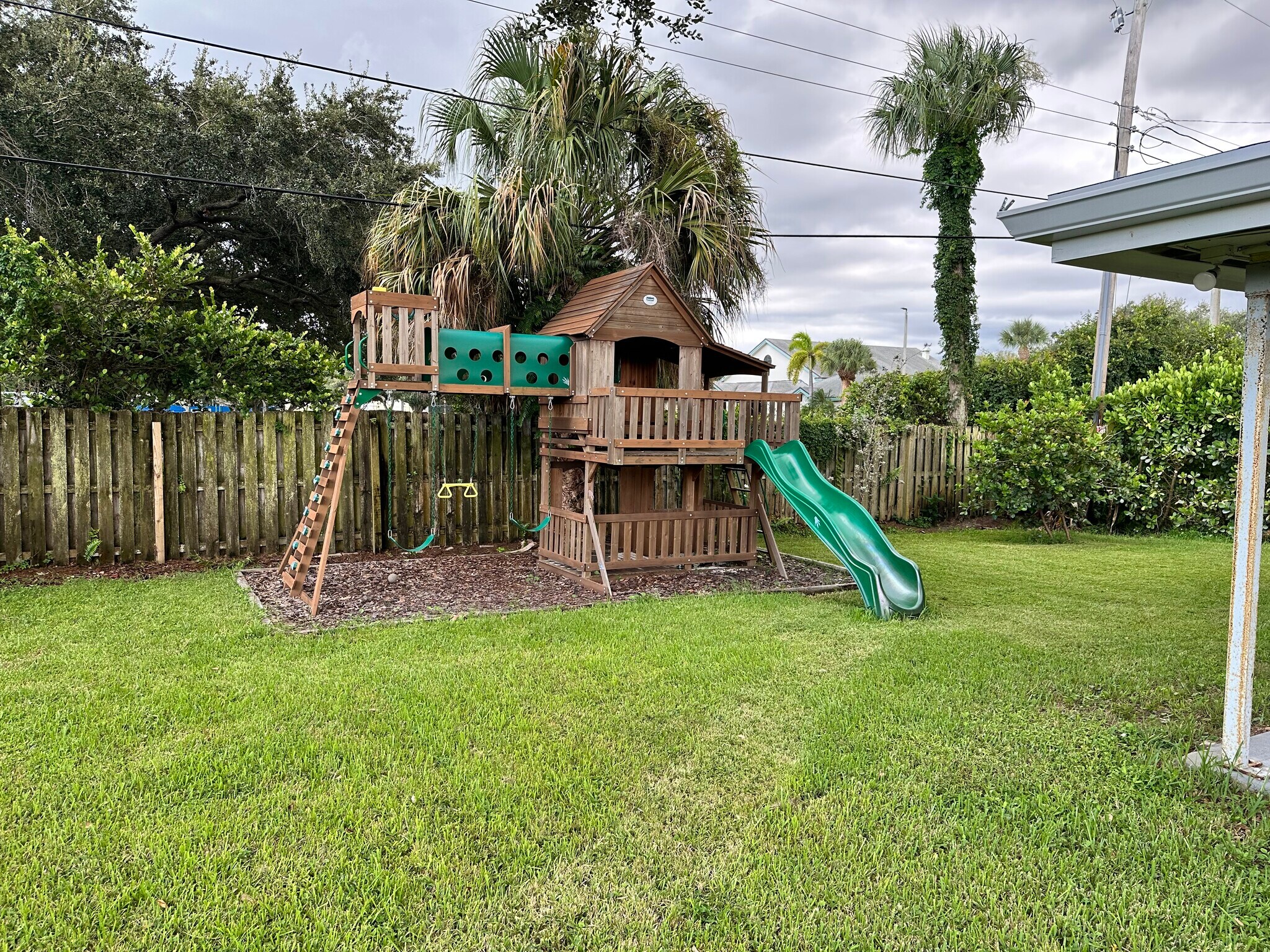 Building Photo - 825 Buttonwood Rd