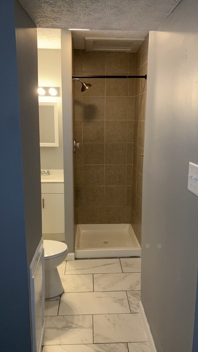 Building Photo - 105 S Irwin St