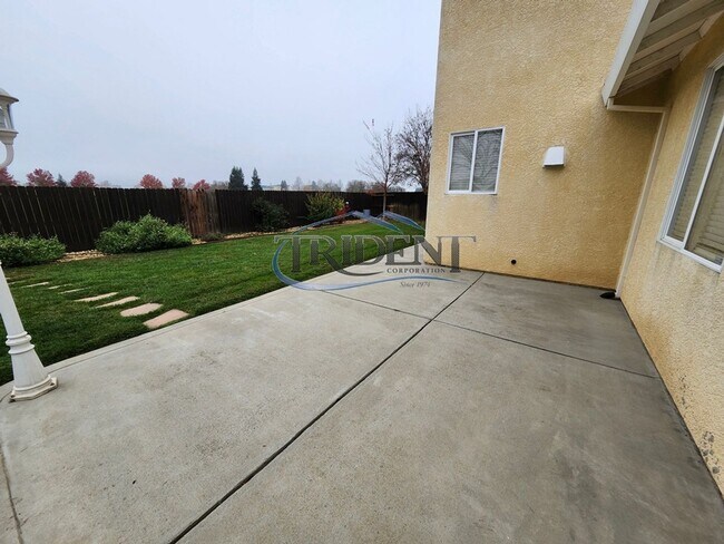 Building Photo - 4 bedroom 3 bath near schools and parks