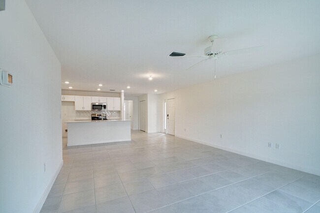 Building Photo - 6875 Broadwater Ln