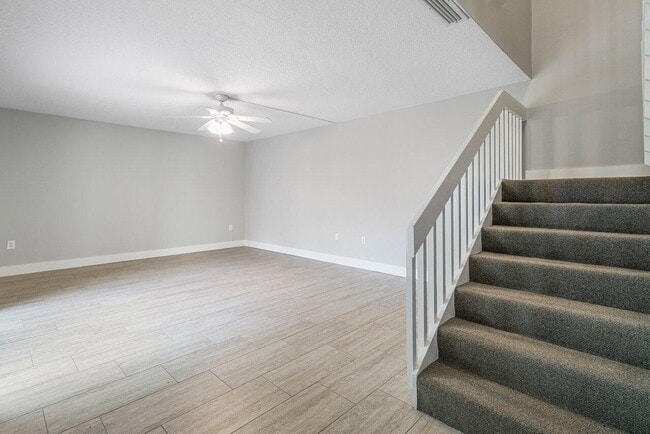 Building Photo - 825 Center St