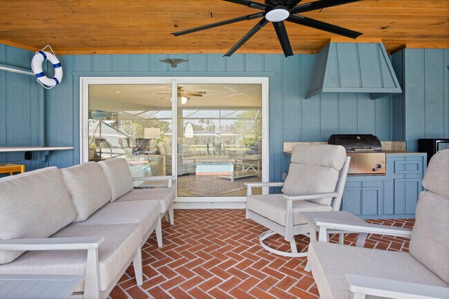 Building Photo - 1360 SW Albatross Way