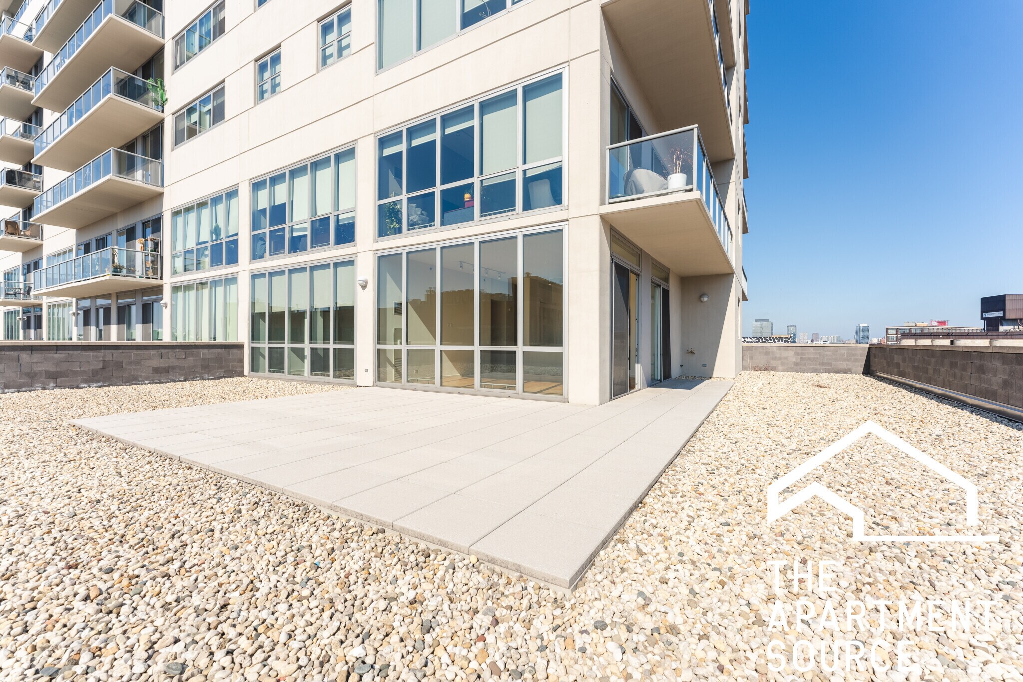 Building Photo - 910 W Huron St