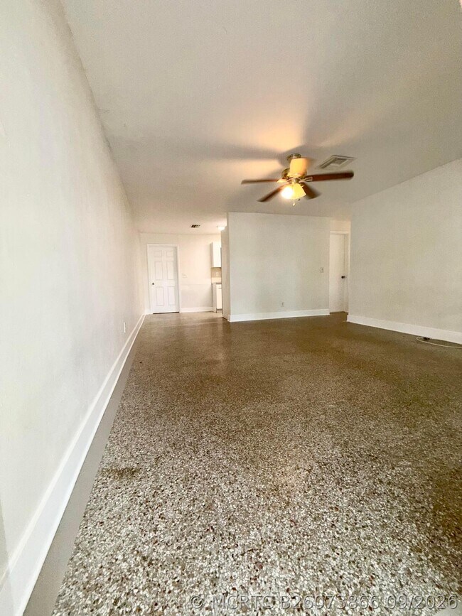 Building Photo - 3820 SW 61st Ave
