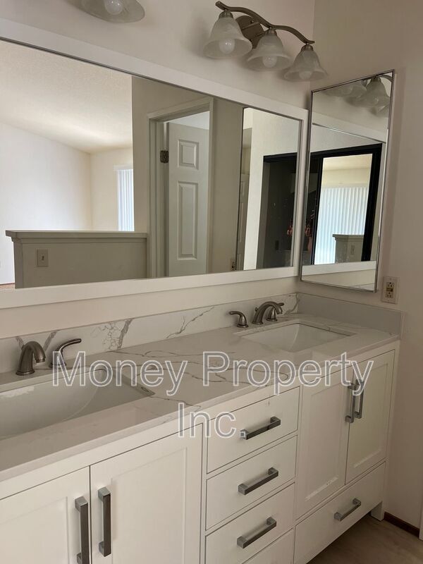 Building Photo - 1766 Bristol Ct