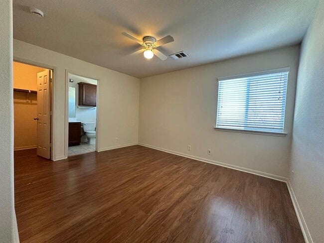 Building Photo - 918 Craters of the Moon Blvd