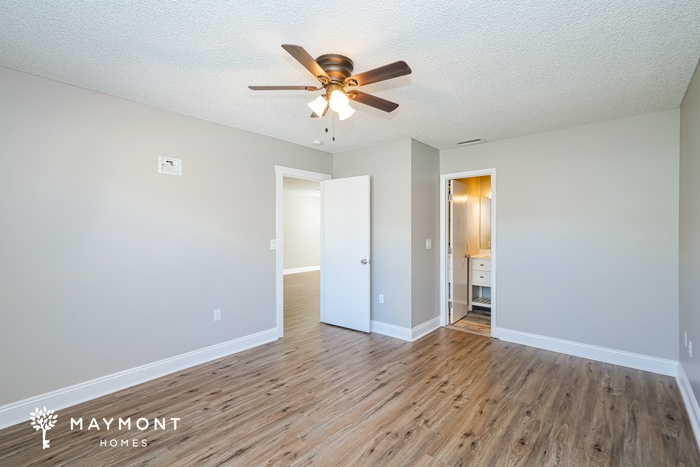 Building Photo - 2302 Maple Hl Dr