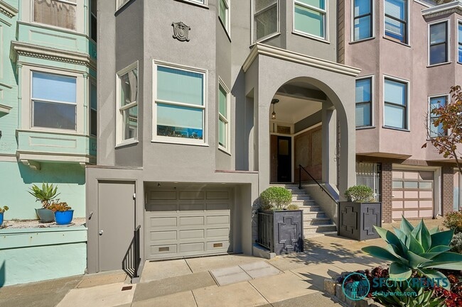 Building Photo - Presidio Heights: Remodeled Flat w/ Privat...