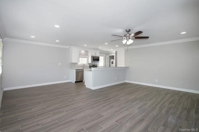 Building Photo - 146 Montauk Hwy