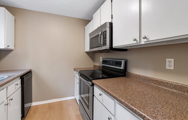 Building Photo - 1614 Village Park Pl