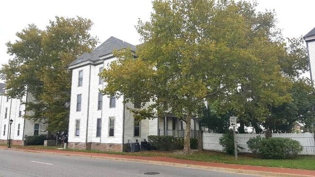 Primary Photo - 2-STORY CONDO IN HEART OF PORTSMOUTH! 2 BED/2 BATH!