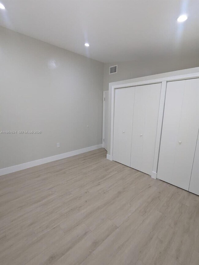 Building Photo - 630 SE 3rd Pl