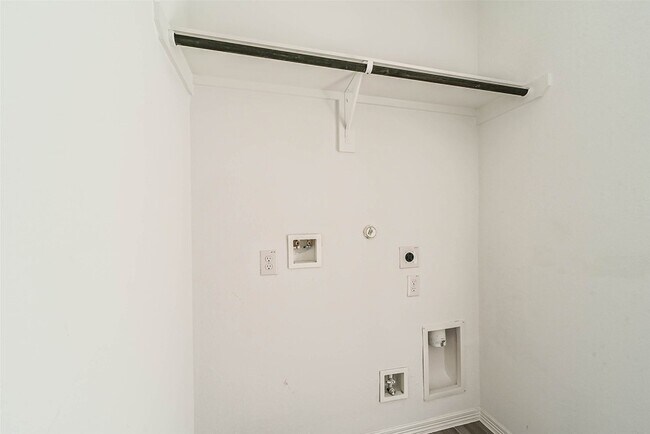 Building Photo - 5626 Tabula Rasa Dr