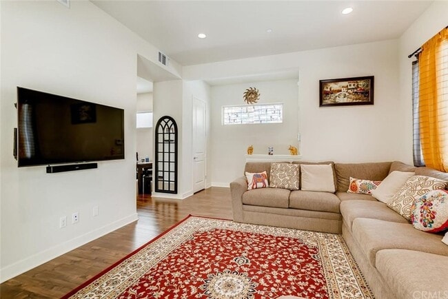Building Photo - Stunning Tri Level Home in Great Park Community