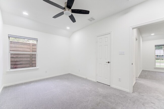 Building Photo - 7906 Del Monte Dr