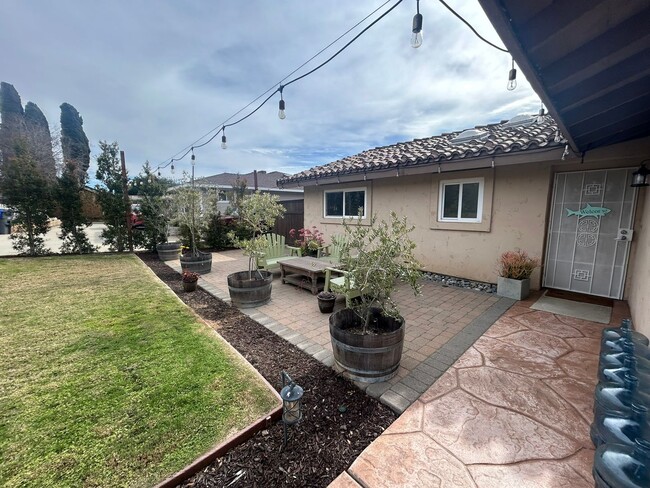 Building Photo - Large and Spacious Home In Carlsbad Availa...