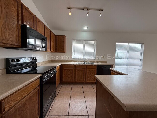 Building Photo - 11915 W Rosewood Dr
