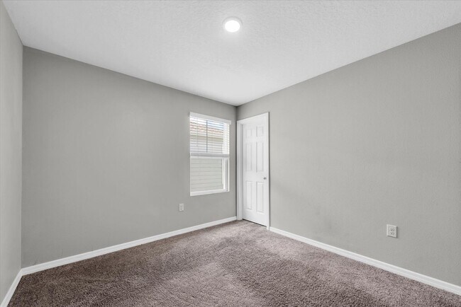 Building Photo - Modern 4-Bedroom Parrish Home with Bonus Loft & Open Living Space