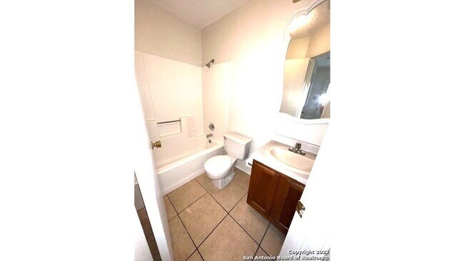 Building Photo - 117 Whisper Way