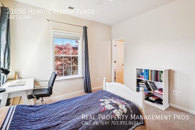 Building Photo - 21050 Honeycreeper Pl
