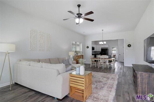 Primary Photo - 4 Bedroom Home in Hunters Trace