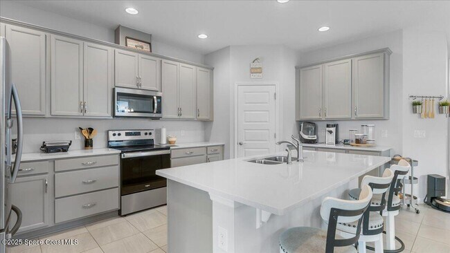 Building Photo - 8032 Mocan Ct