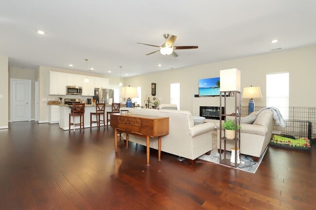 Building Photo - Low Maintenance Condo Living