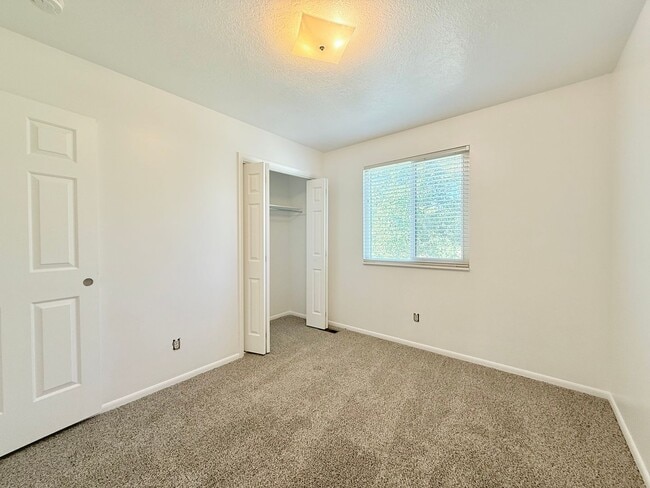 Building Photo - Newly Updated 4-Bedroom Home in Sandy!