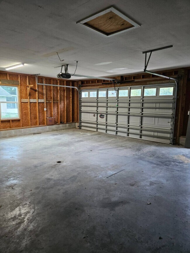 Building Photo - 36125 Lake Pasadena Rd