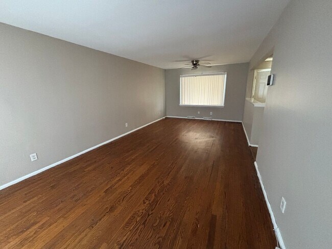 Building Photo - Charming 3 bedroom home